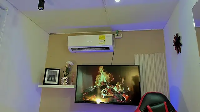 yei-sant live sex cam