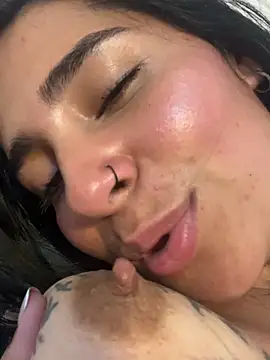 Meganmilk1 live sex cam
