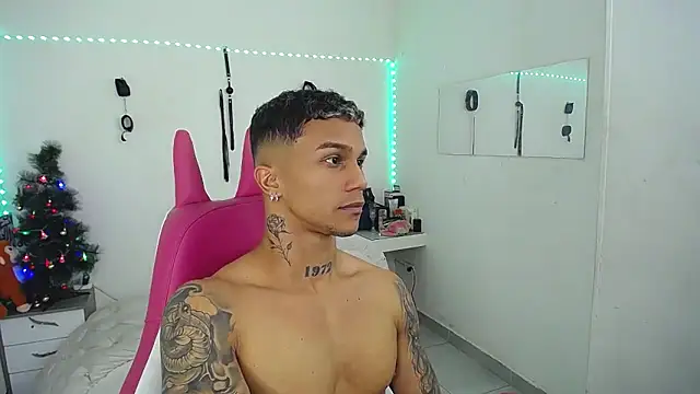 Leonard_Price live sex cam