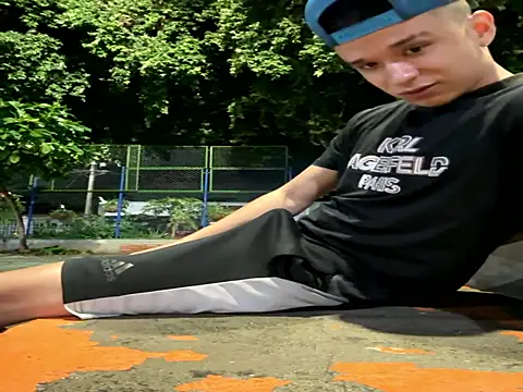 outdoors11 live sex cam