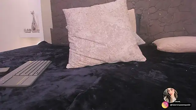 EmilyAllen_1's cam snapshot