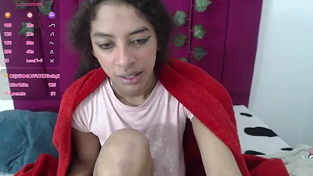 Tinyy_Star's cam snapshot