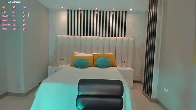 TaraLawrence live sex cam