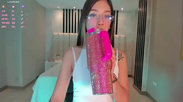 TaraLawrence's cam snapshot