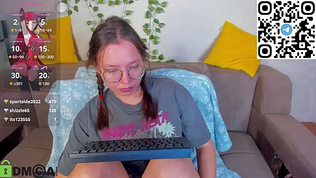 Nuura_Moore's cam snapshot