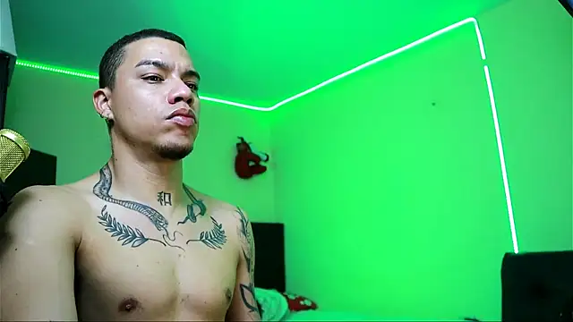 AlphaMasterXxx live sex cam