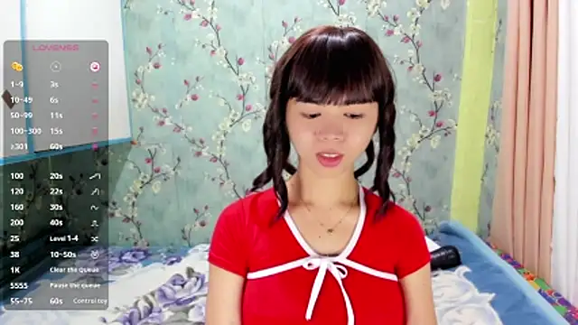 UrHotSexyShine live sex cam