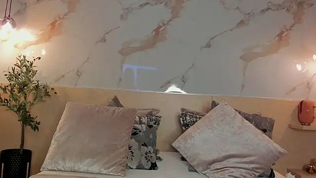 LeaThompson live sex cam