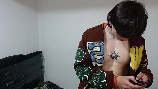 pervertsteens3's cam snapshot