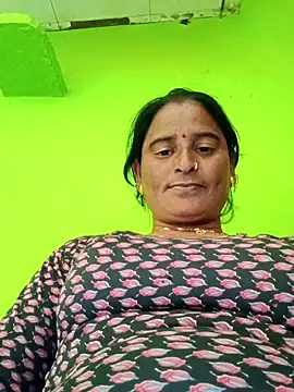 Quin_love143 live sex cam