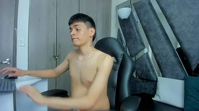 Yef_Thin live sex cam