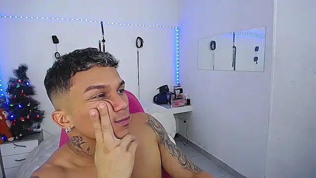 Leonard_Price live sex cam