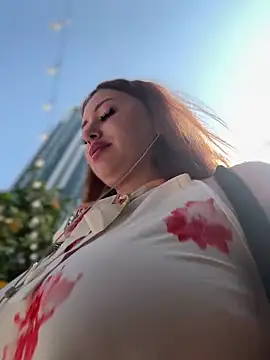 AndreaMood live sex cam