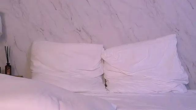 LOLALEWIS live sex cam