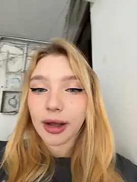 ErikaMuse's cam snapshot