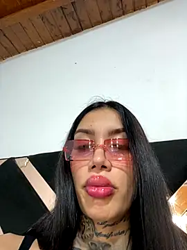 Zaratattoox live sex cam