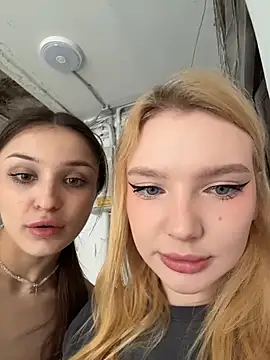 ErikaMuse's cam snapshot