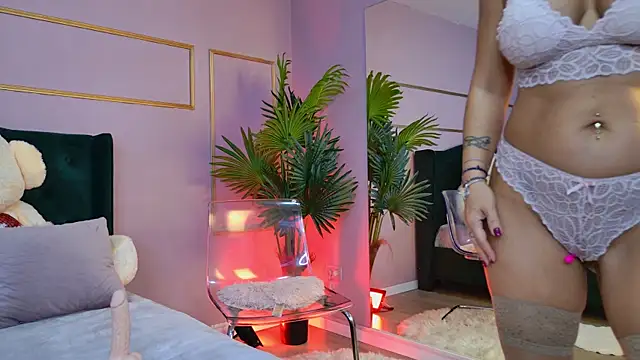 KirraWhite live sex cam