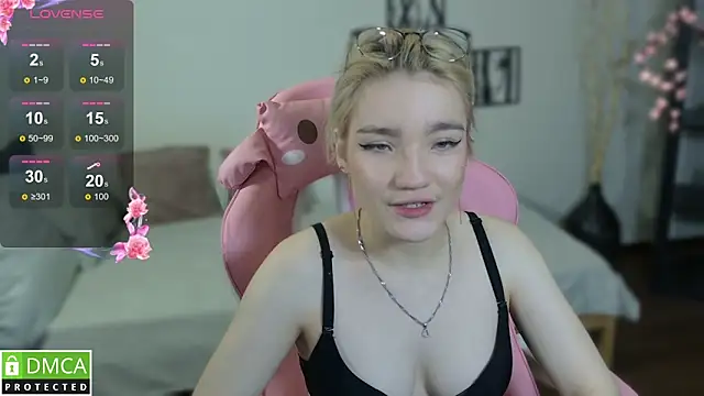 Megan_Lora's cam snapshot