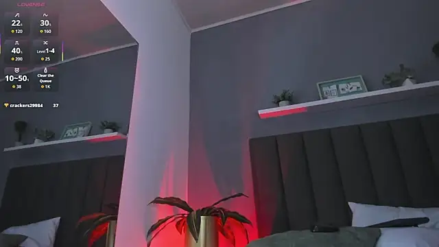 lindaa_natashaa_'s cam snapshot