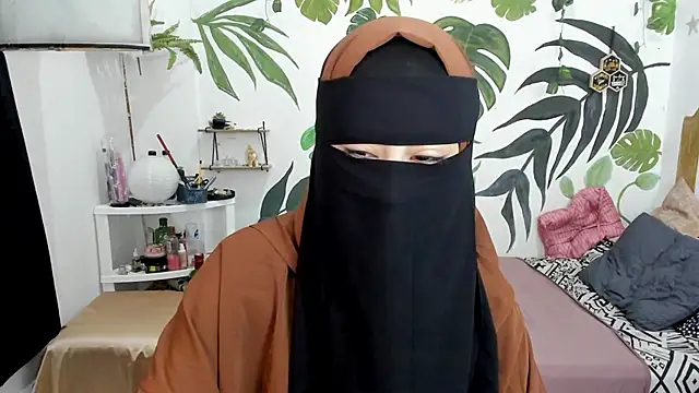 chaymae_nah_'s cam snapshot