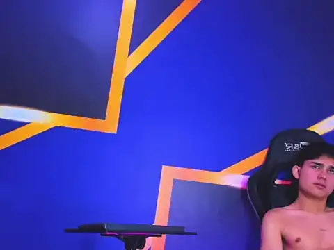 Tommy_bigcock19 live sex cam