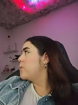 mirandahvelez live sex cam