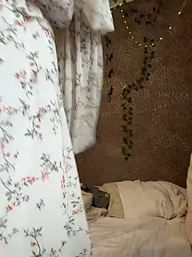 ErikaMuse's cam snapshot