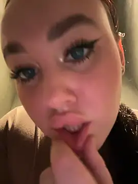 KiraSunshine live sex cam