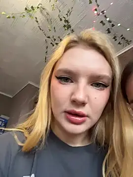 ErikaMuse's cam snapshot