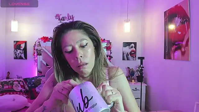 Karly_moon live sex cam