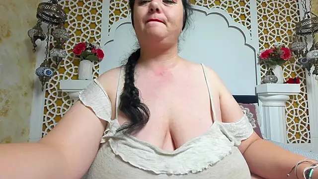 AleshaArabian live sex cam