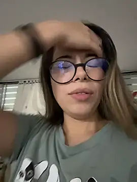 Caitlinn_catt live sex cam