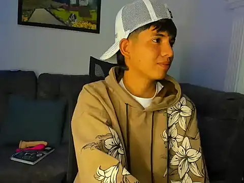 Mikke18 live sex cam