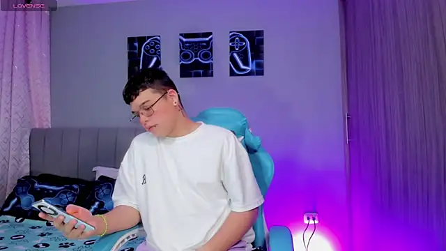 alex_boyy's cam snapshot