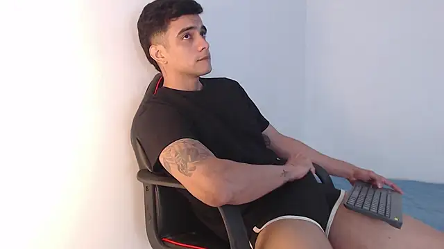 adam_levis17's cam snapshot