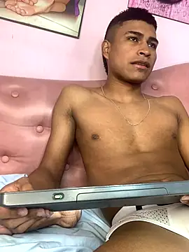 Emiliano_Reyes's cam snapshot