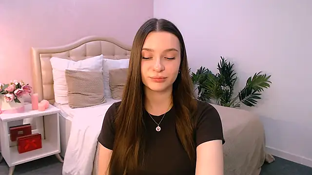 charming_berry's cam snapshot