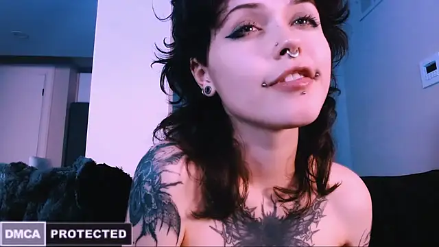 NaughtyLittleFox's cam snapshot