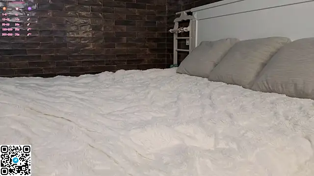 KissYourTessa's cam snapshot