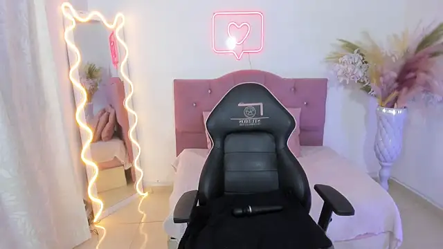 kendra_tay's cam snapshot