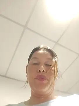 Paola-Lond live sex cam