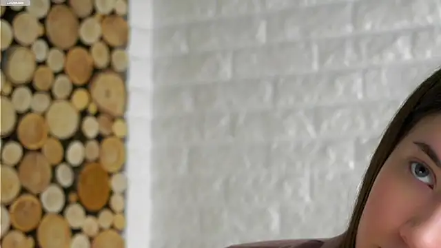 LowOncoming live sex cam