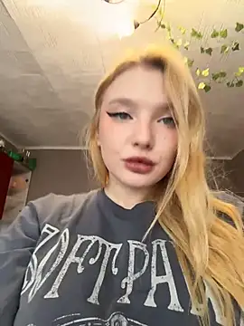 ErikaMuse's cam snapshot