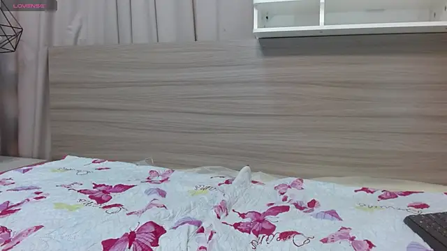 Iantwink18 live sex cam