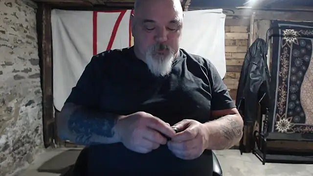 Newfiesausage1972 live sex cam