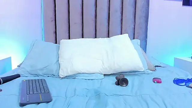 Jenn_Owens's cam snapshot