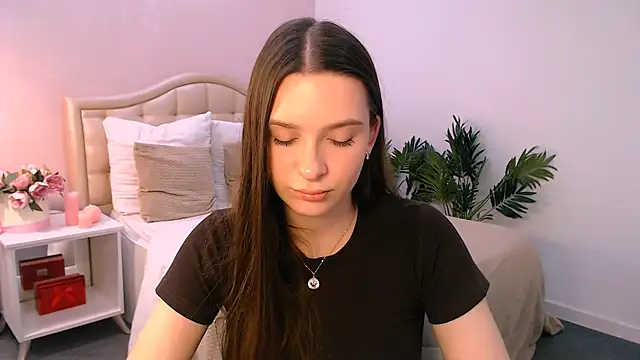 charming_berry's cam snapshot