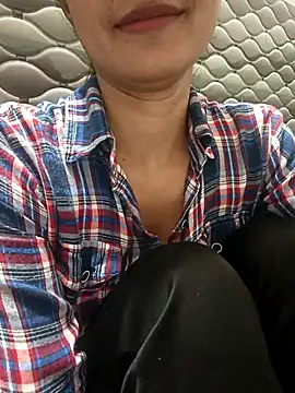 C-u-t-e-Sh-a-r-ma_Ji's cam snapshot