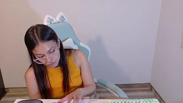 Emerald_Sparkles_'s cam snapshot